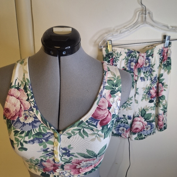L A Movers Pants - Vintage L.A Movers Floral Cropped Top & Shorts. Size Small